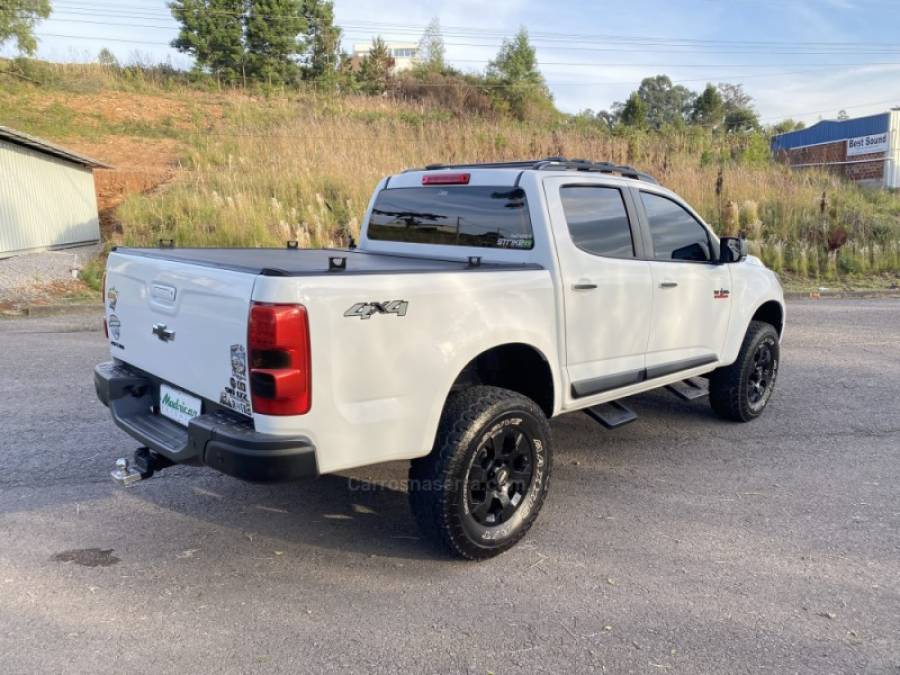 CHEVROLET - S10 - 2014/2014 - Branca - R$ 145.000,00