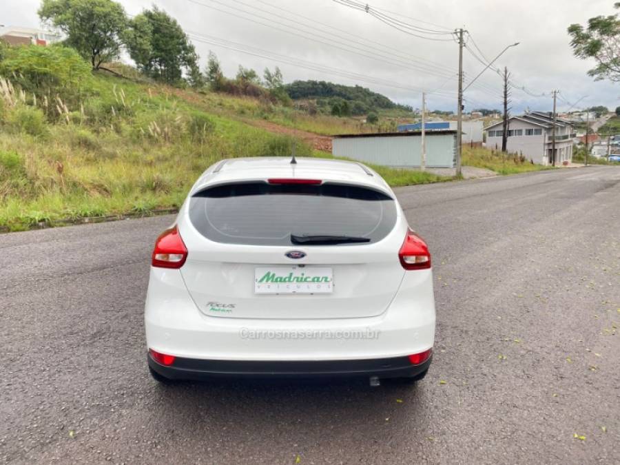 FORD - FOCUS - 2017/2017 - Branca - R$ 69.000,00