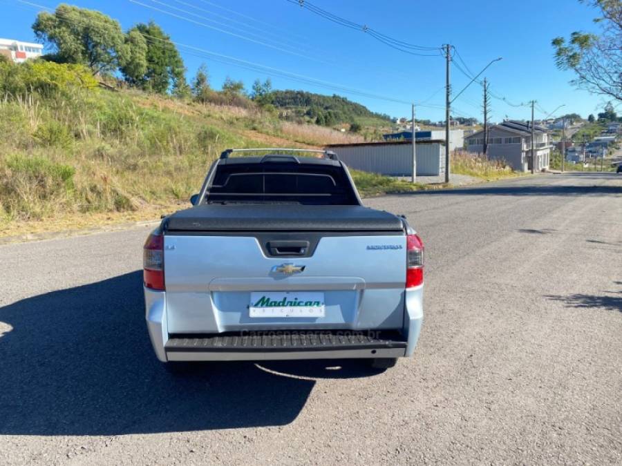 CHEVROLET - MONTANA - 2012/2013 - Prata - R$ 46.000,00