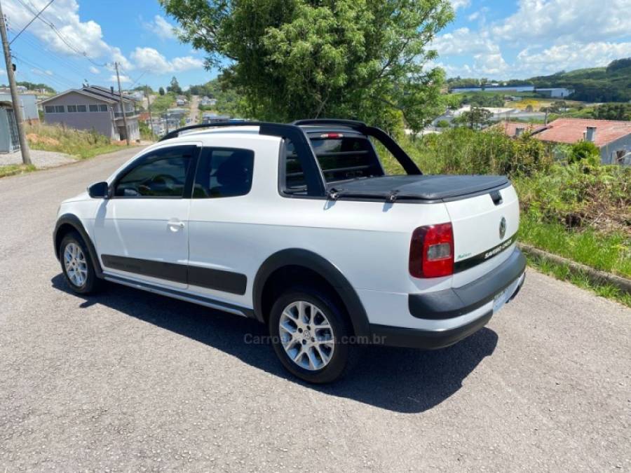 VOLKSWAGEN - SAVEIRO - 2015/2016 - Branca - R$ 73.000,00