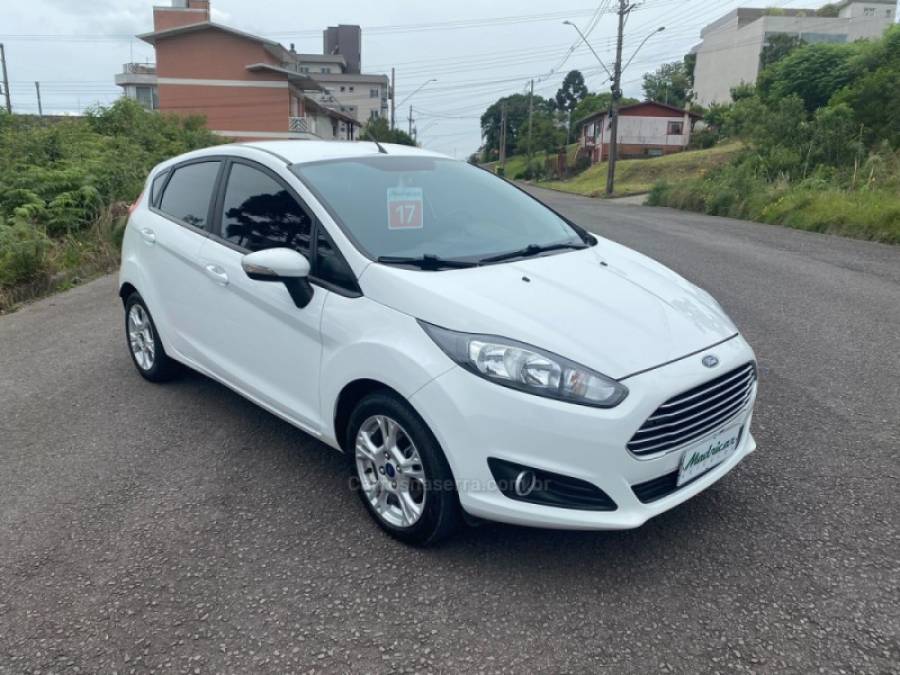 FORD - FIESTA - 2017/2017 - Branca - R$ 55.000,00