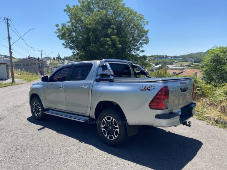 TOYOTA - HILUX - 2016/2017 - Prata - R$ 139.900,00