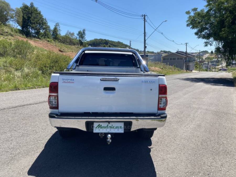 TOYOTA - HILUX - 2012/2013 - Branca - R$ 114.900,00