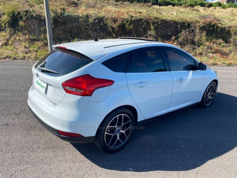 FORD - FOCUS - 2016/2016 - Branca - R$ 72.000,00