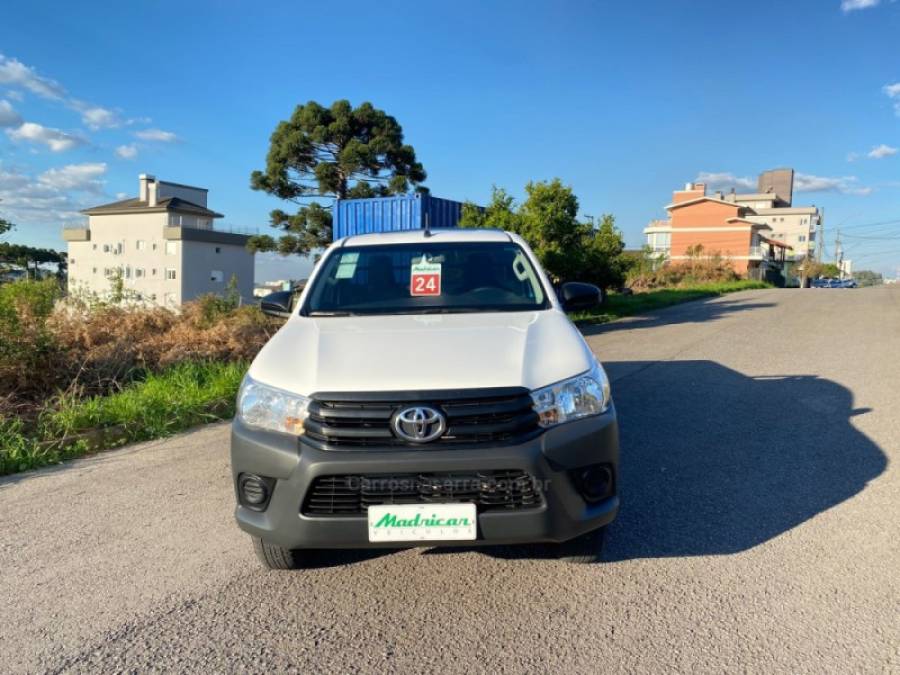 TOYOTA - HILUX - 2024/2024 - Branca - R$ 210.000,00