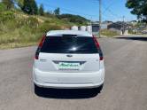 FORD - FIESTA - 2013/2014 - Branca - R$ 40.000,00