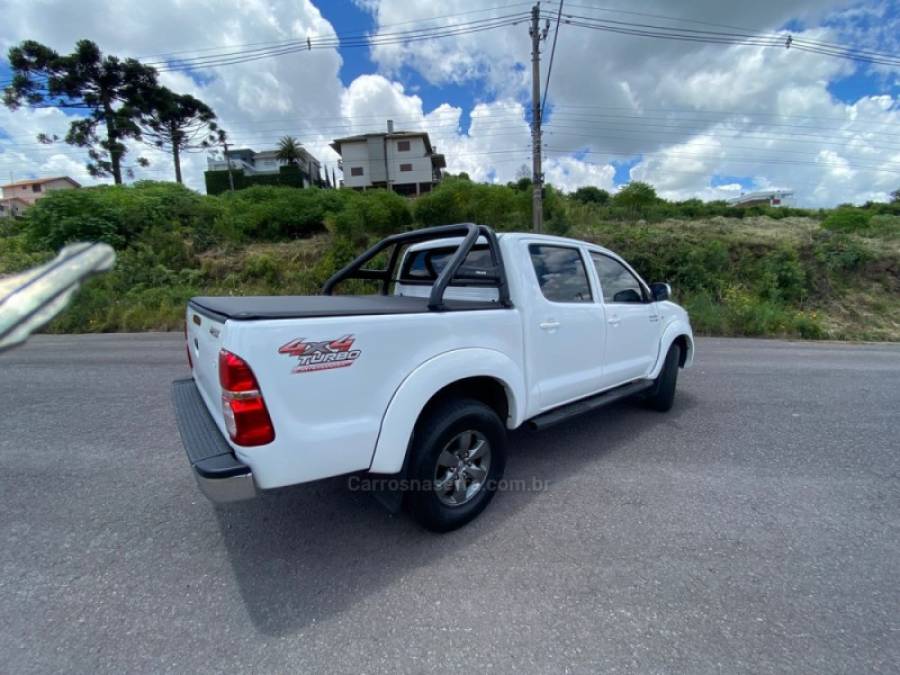 TOYOTA - HILUX - 2011/2011 - Branca - R$ 106.000,00