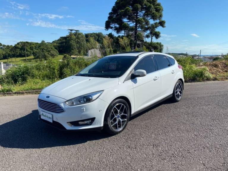 FORD - FOCUS - 2016/2016 - Branca - R$ 72.000,00