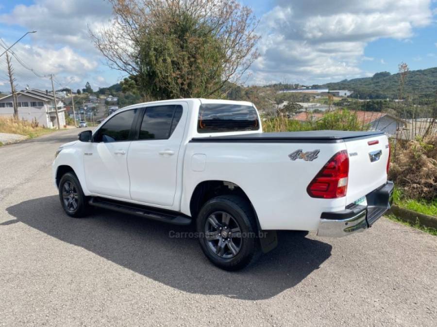 TOYOTA - HILUX - 2024/2024 - Branca - R$ 230.000,00