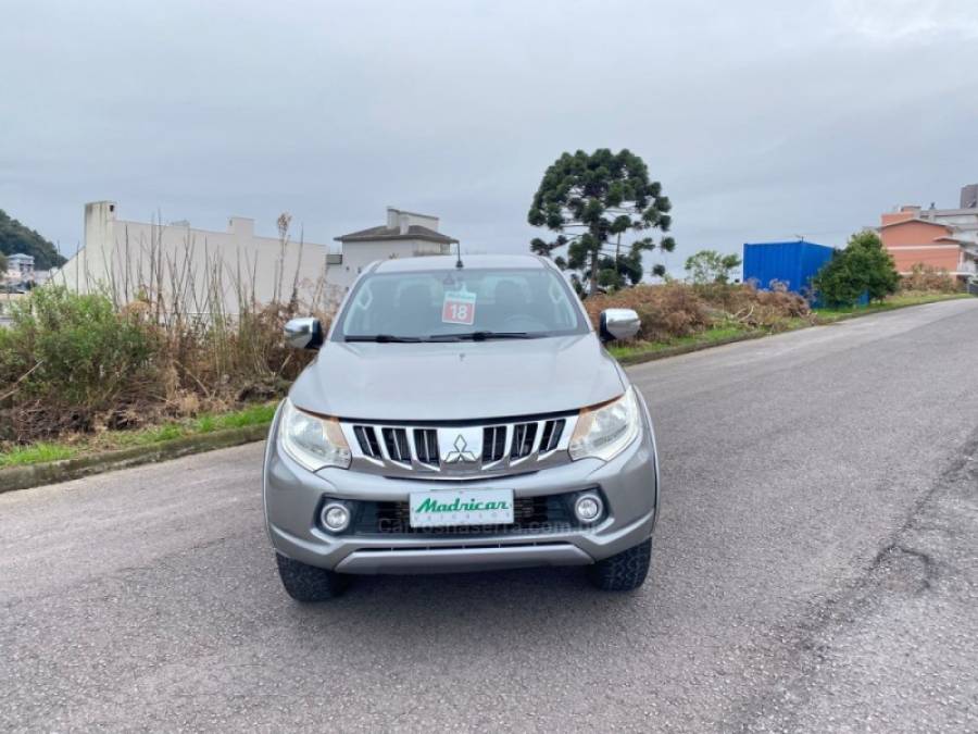 MITSUBISHI - L200 TRITON - 2017/2018 - Prata - R$ 150.000,00