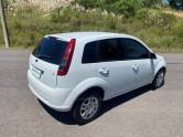 FORD - FIESTA - 2013/2014 - Branca - R$ 40.000,00