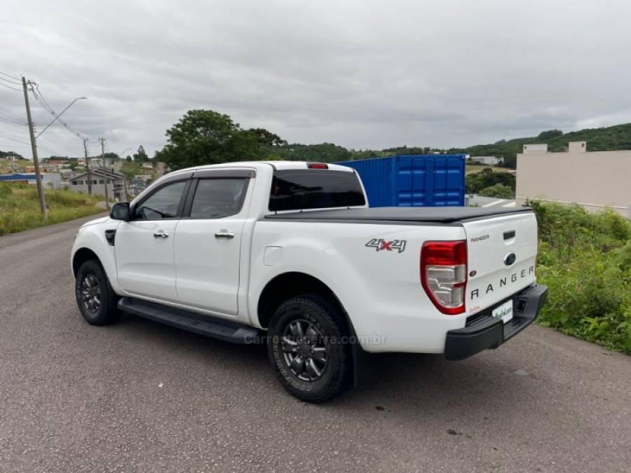 FORD - RANGER - 2015/2015 - Branca - R$ 98.000,00