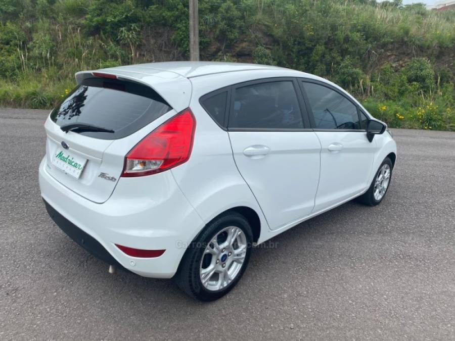 FORD - FIESTA - 2017/2017 - Branca - R$ 55.000,00