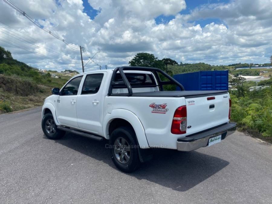 TOYOTA - HILUX - 2011/2011 - Branca - R$ 106.000,00