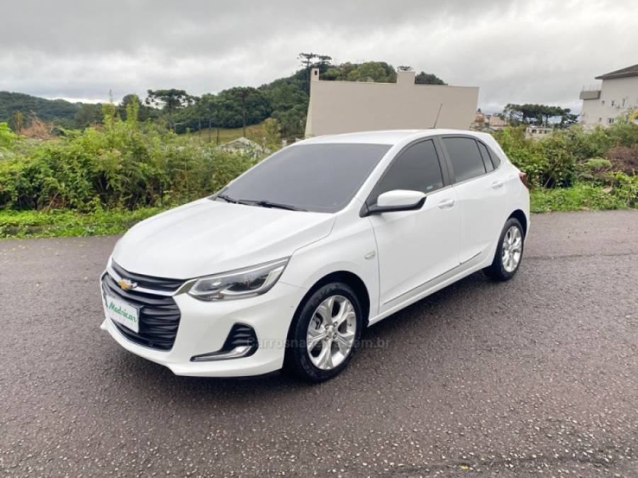 CHEVROLET - ONIX - 2021/2022 - Branca - R$ 84.000,00