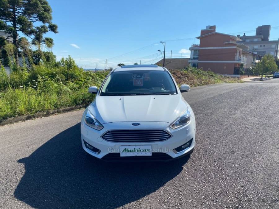 FORD - FOCUS - 2016/2016 - Branca - R$ 72.000,00