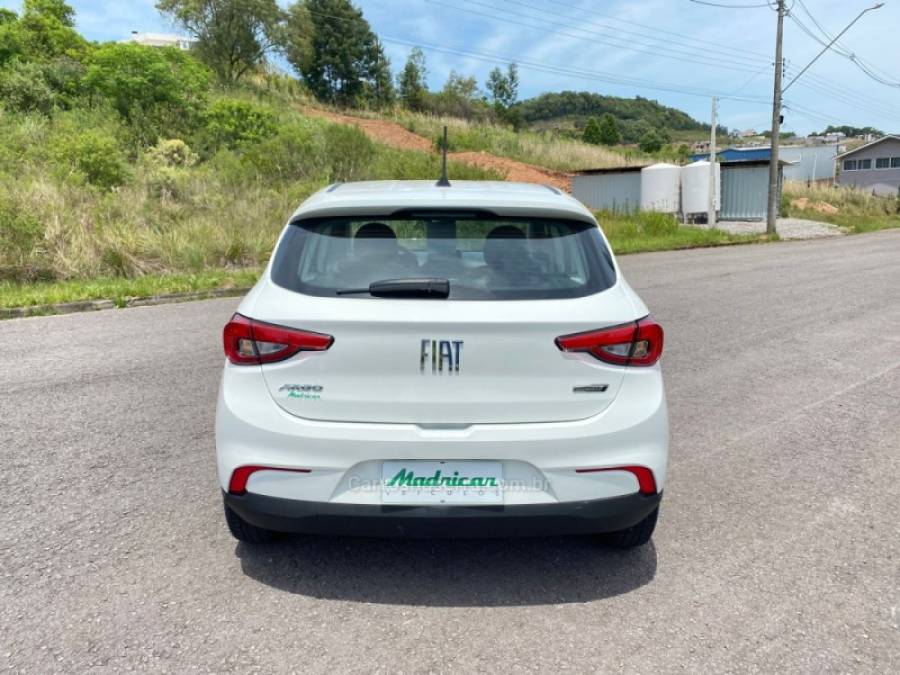 FIAT - ARGO - 2024/2025 - Branca - R$ 75.000,00