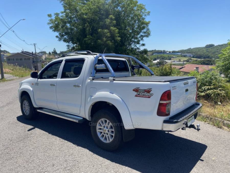 TOYOTA - HILUX - 2012/2013 - Branca - R$ 114.900,00