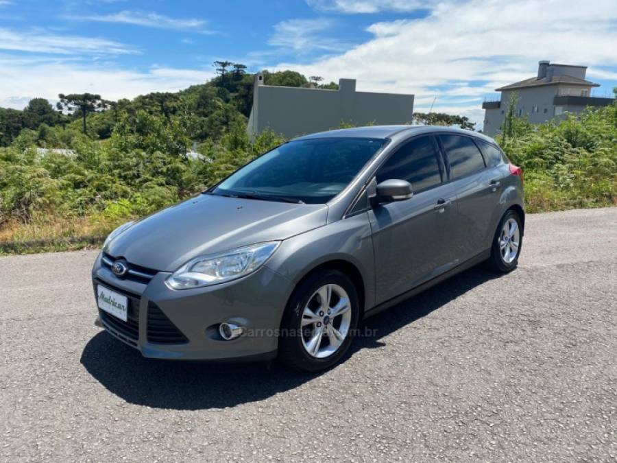 FORD - FOCUS - 2013/2014 - Cinza - R$ 51.000,00