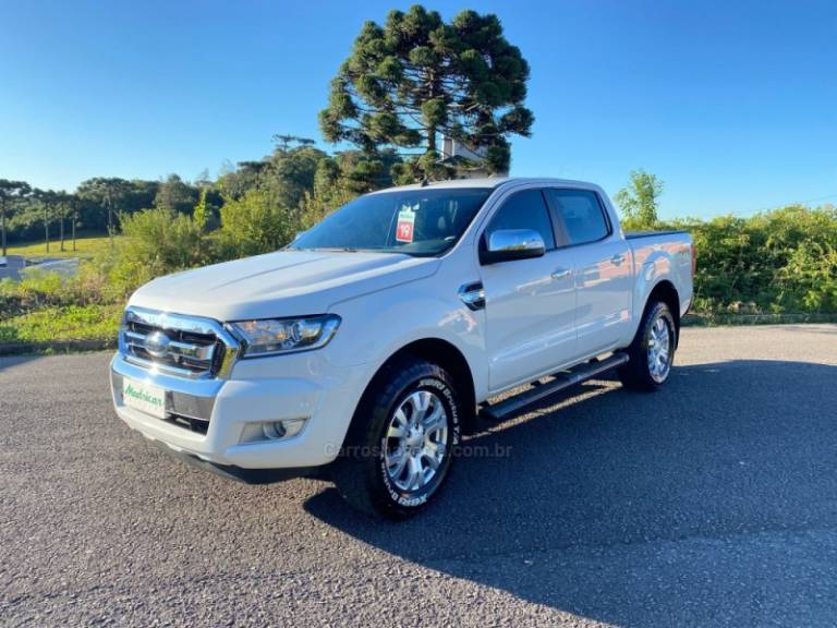 FORD - RANGER - 2018/2019 - Branca - R$ 155.000,00