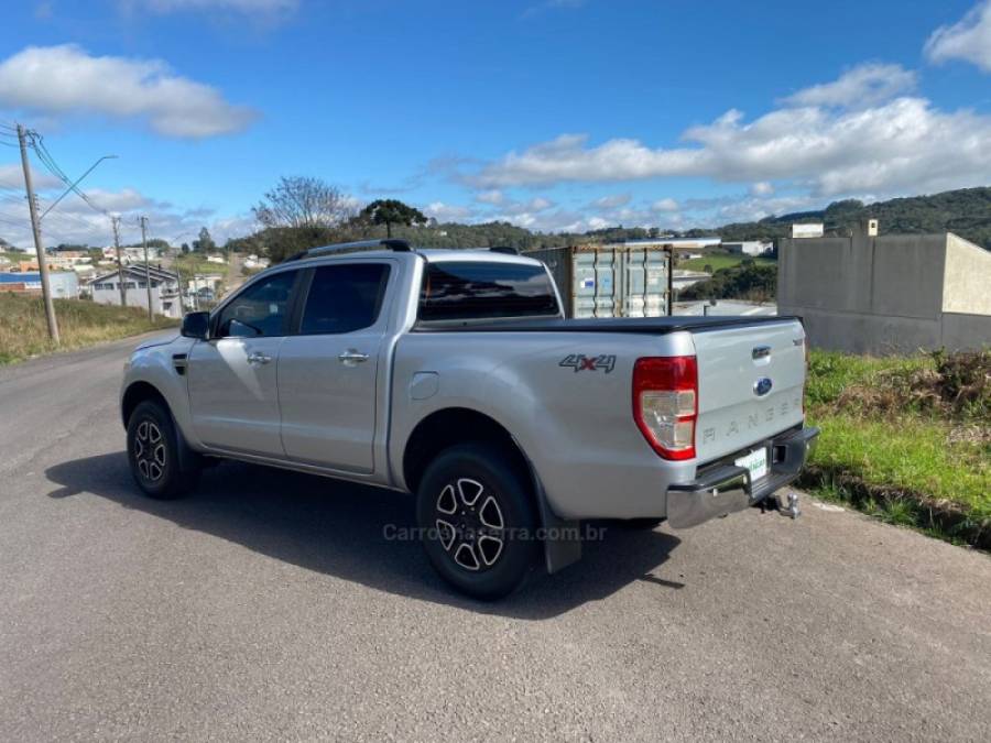 FORD - RANGER - 2015/2016 - Prata - R$ 125.000,00