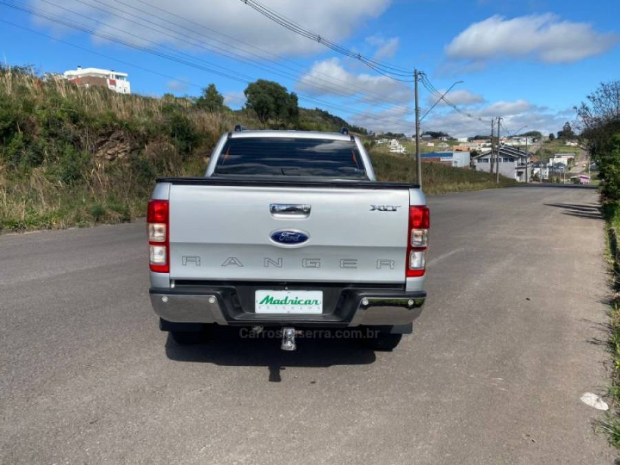 FORD - RANGER - 2015/2016 - Prata - R$ 125.000,00