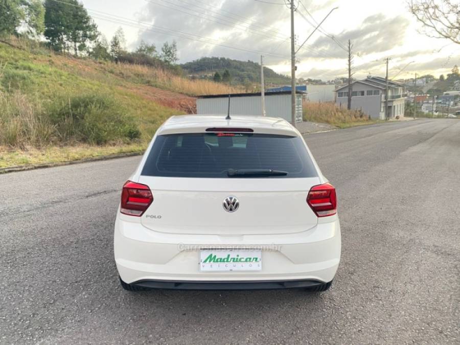 VOLKSWAGEN - POLO - 2018/2019 - Branca - R$ 63.500,00