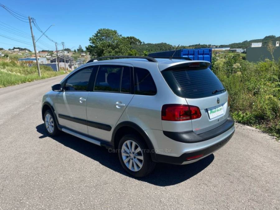 VOLKSWAGEN - SPACE CROSS - 2012/2013 - Prata - R$ 46.000,00