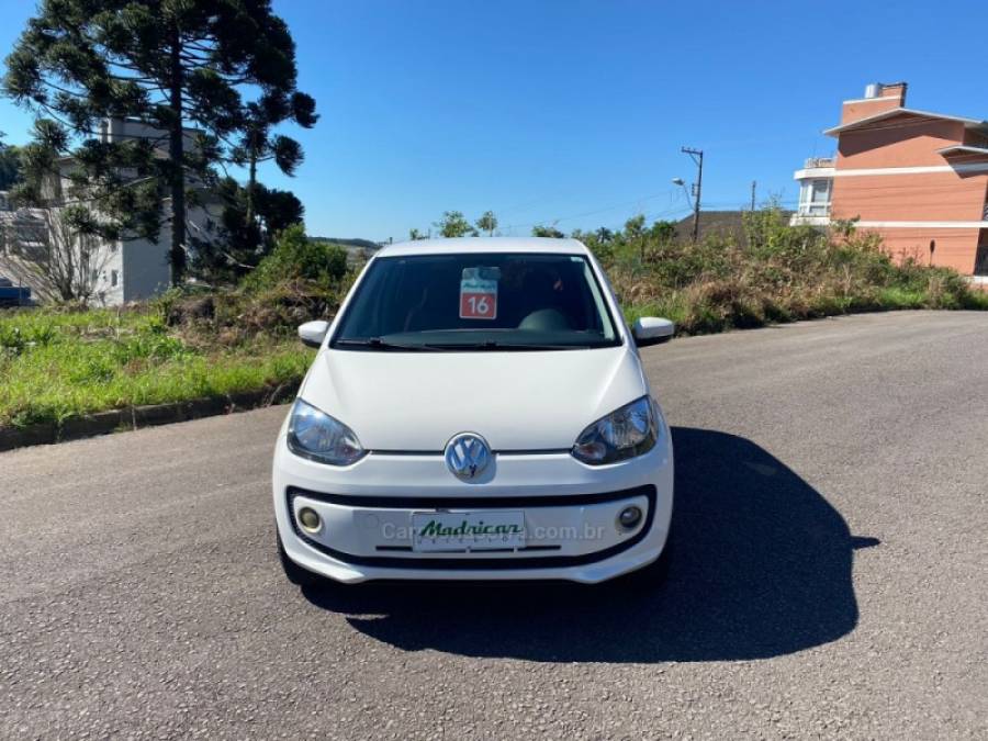 VOLKSWAGEN - UP - 2015/2016 - Branca - R$ 44.000,00