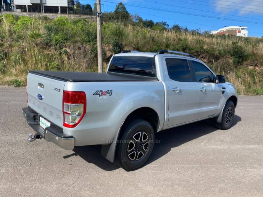 FORD - RANGER - 2015/2016 - Prata - R$ 125.000,00