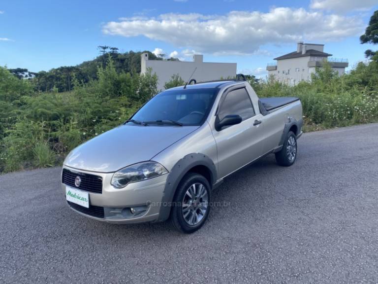 FIAT - STRADA - 2009/2010 - Bege - R$ 36.000,00