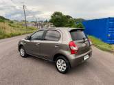 TOYOTA - ETIOS - 2016/2017 - Cinza - R$ 60.000,00