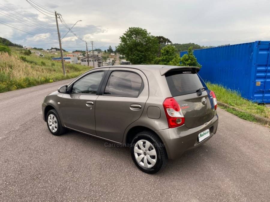 TOYOTA - ETIOS - 2016/2017 - Cinza - R$ 60.000,00