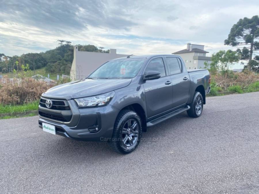 TOYOTA - HILUX - 2023/2024 - Cinza - R$ 235.000,00