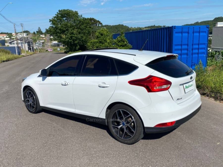 FORD - FOCUS - 2016/2016 - Branca - R$ 72.000,00