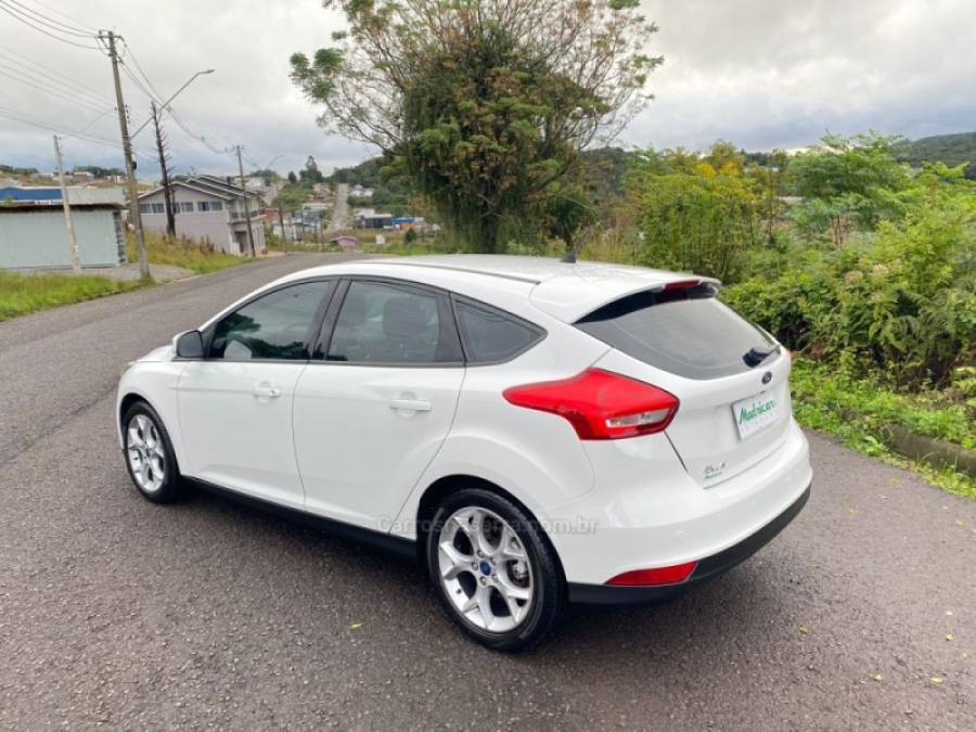 FORD - FOCUS - 2017/2017 - Branca - R$ 69.000,00