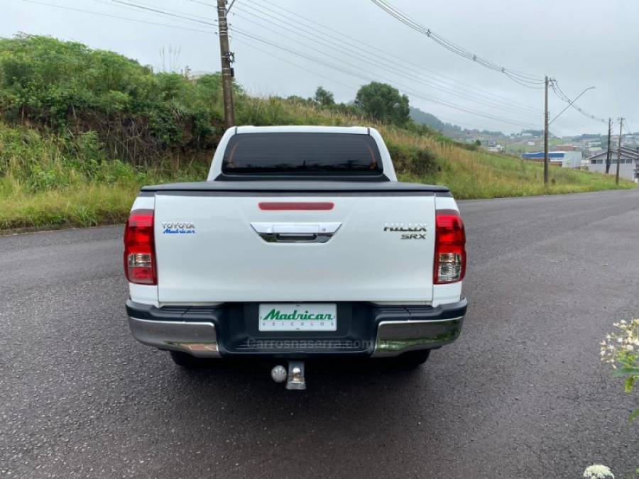 TOYOTA - HILUX - 2018/2019 - Branca - R$ 195.000,00