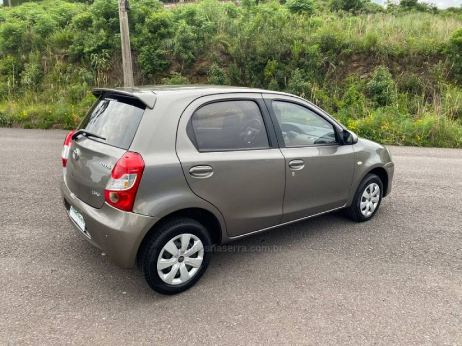 TOYOTA - ETIOS - 2016/2017 - Cinza - R$ 60.000,00