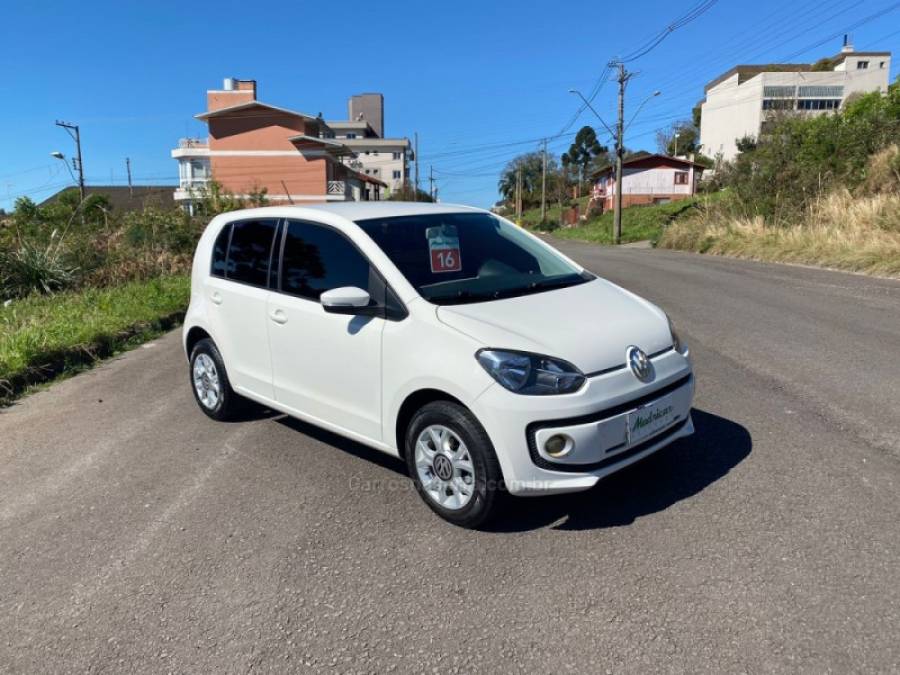 VOLKSWAGEN - UP - 2015/2016 - Branca - R$ 44.000,00