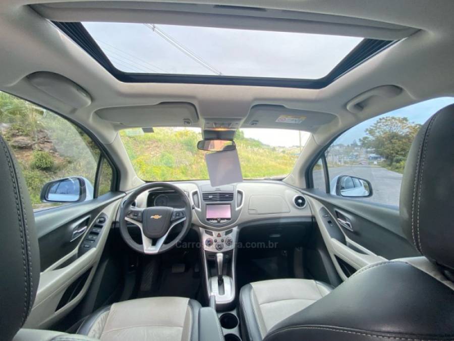 CHEVROLET - TRACKER - 2014/2015 - Branca - R$ 75.000,00