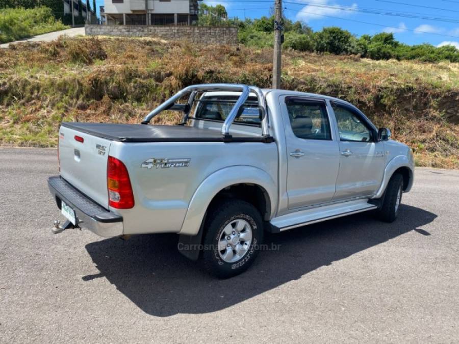 TOYOTA - HILUX - 2006/2006 - Prata - R$ 92.500,00