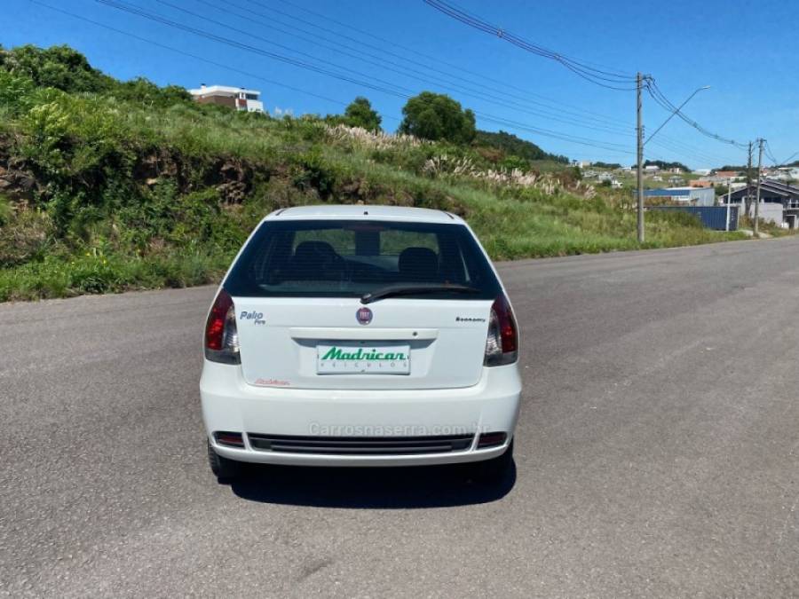 FIAT - PALIO - 2013/2014 - Branca - R$ 31.000,00