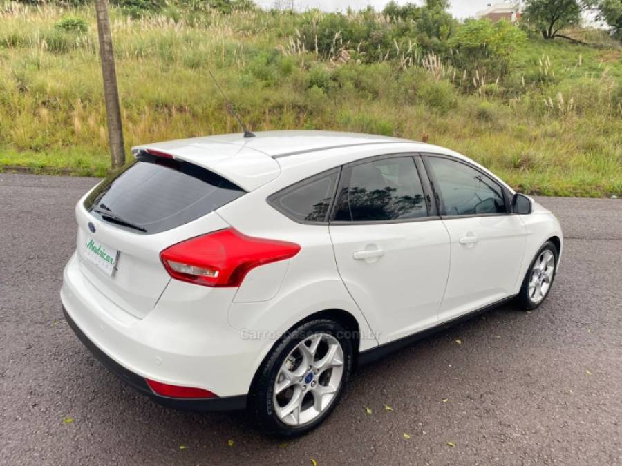 FORD - FOCUS - 2017/2017 - Branca - R$ 69.000,00