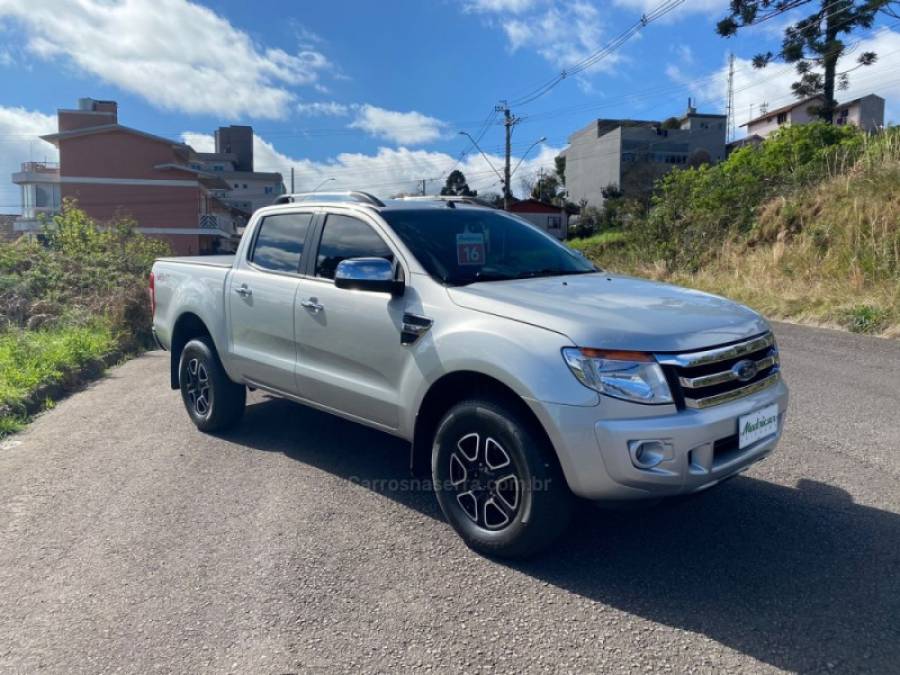 FORD - RANGER - 2015/2016 - Prata - R$ 125.000,00