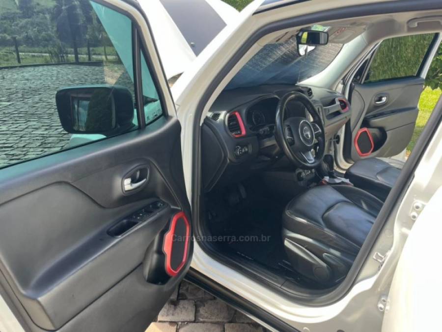 JEEP - RENEGADE - 2015/2016 - Branca - R$ 88.000,00