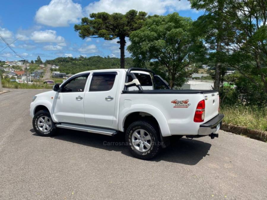 TOYOTA - HILUX - 2014/2015 - Branca - R$ 125.000,00