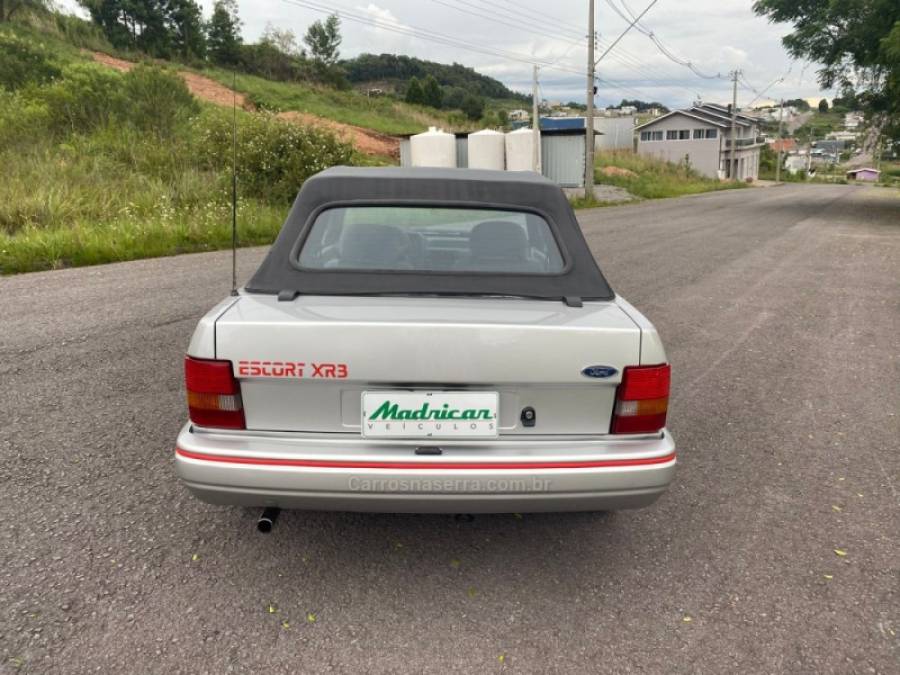 FORD - ESCORT - 1990/1990 - Prata - R$ 55.000,00