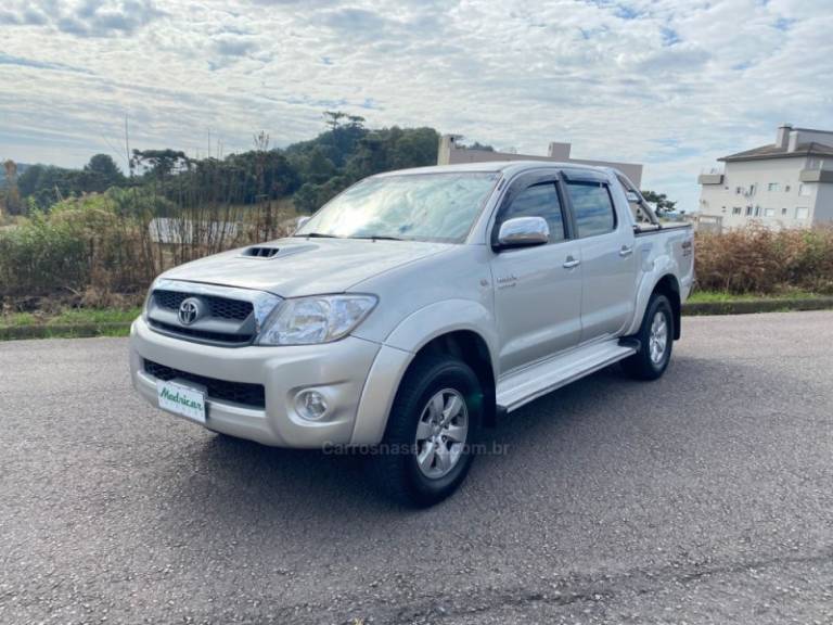 TOYOTA - HILUX - 2009/2010 - Prata - R$ 108.000,00