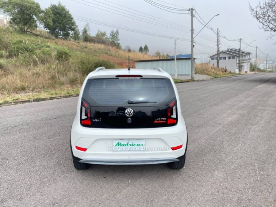 VOLKSWAGEN - UP - 2019/2020 - Branca - R$ 68.000,00
