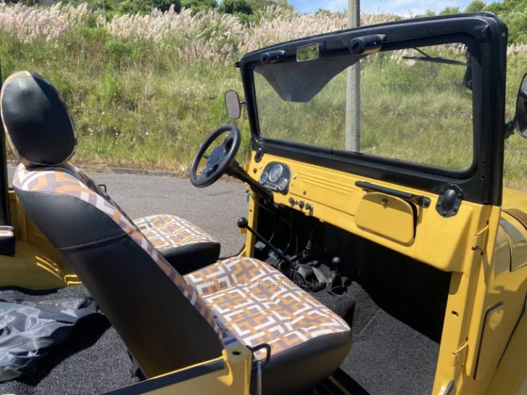 TOYOTA - BANDEIRANTE - 1970/1970 - Amarela - R$ 120.000,00
